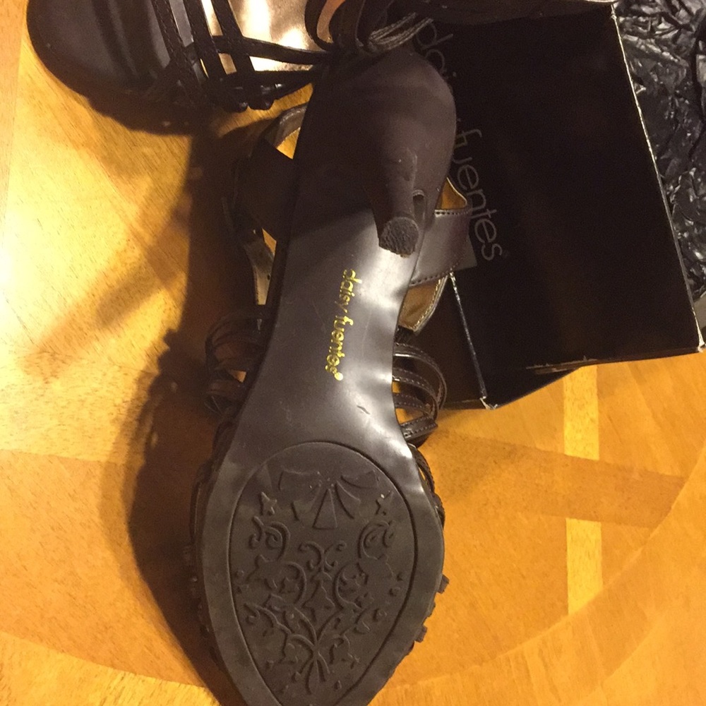 Heels - Picture 3 of 3